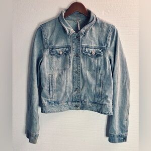 Free People We The Free Distressed Denim Jacket in Light Wash Size Medium
